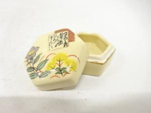 色絵　花　六角香合